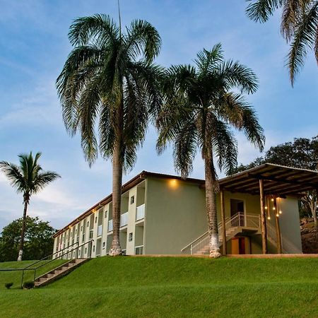 Hotel Fazenda Vale Da Cachoeira セーハ・ネグラ エクステリア 写真